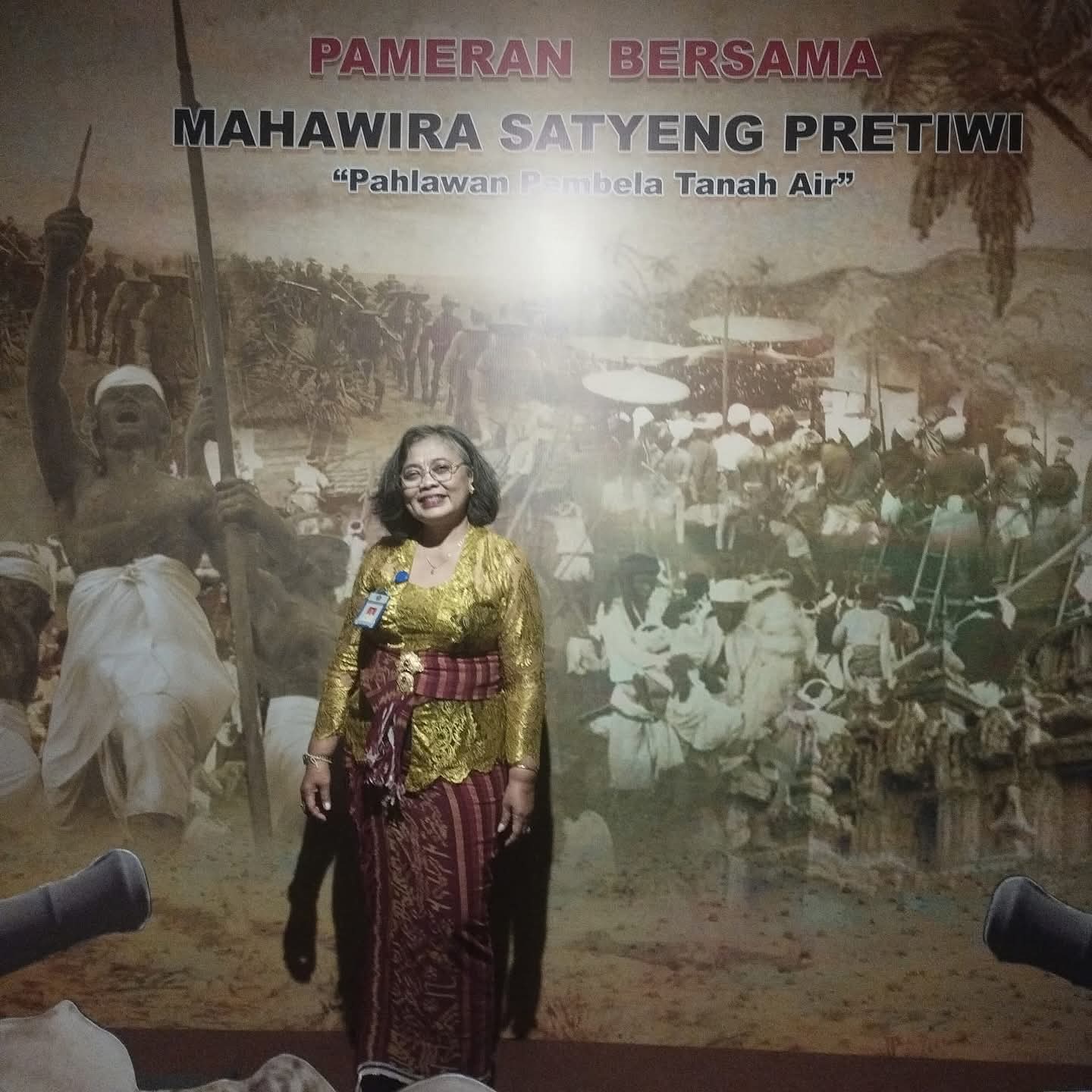  Kepala UPTD. Gedong Kirtya Dinas Kebudayaan Kabupaten Buleleng hadiri Undangan Pembukaan Pameran, di Pelataran Selatan UPTD. Monumen Perjuangan Rakyat Bali.