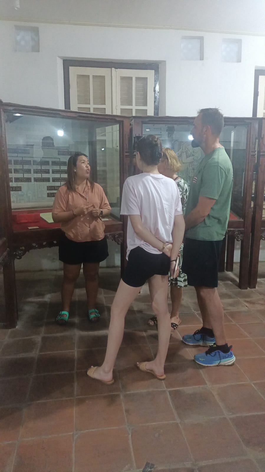 Kunjungan tamu dari Jerman ke Museum Gedong Kirtya